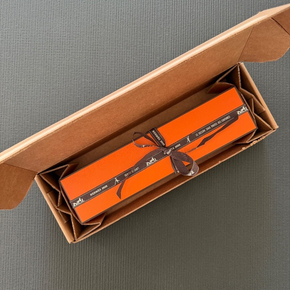 Apple Hermes Watch Series 9, GPS+Cellular, 41mm Stainless Steel Case - Picture 9 of 9